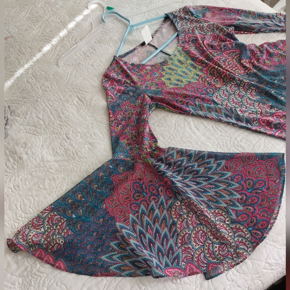 MSK - Geometric Multi-Colored Abstract Mini Dress Bell Sleeves - Picture 6 of 6